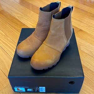 Sorel Joan Of Arctic Wedge II Chelsea, womens size 6.5, Excellent condition.